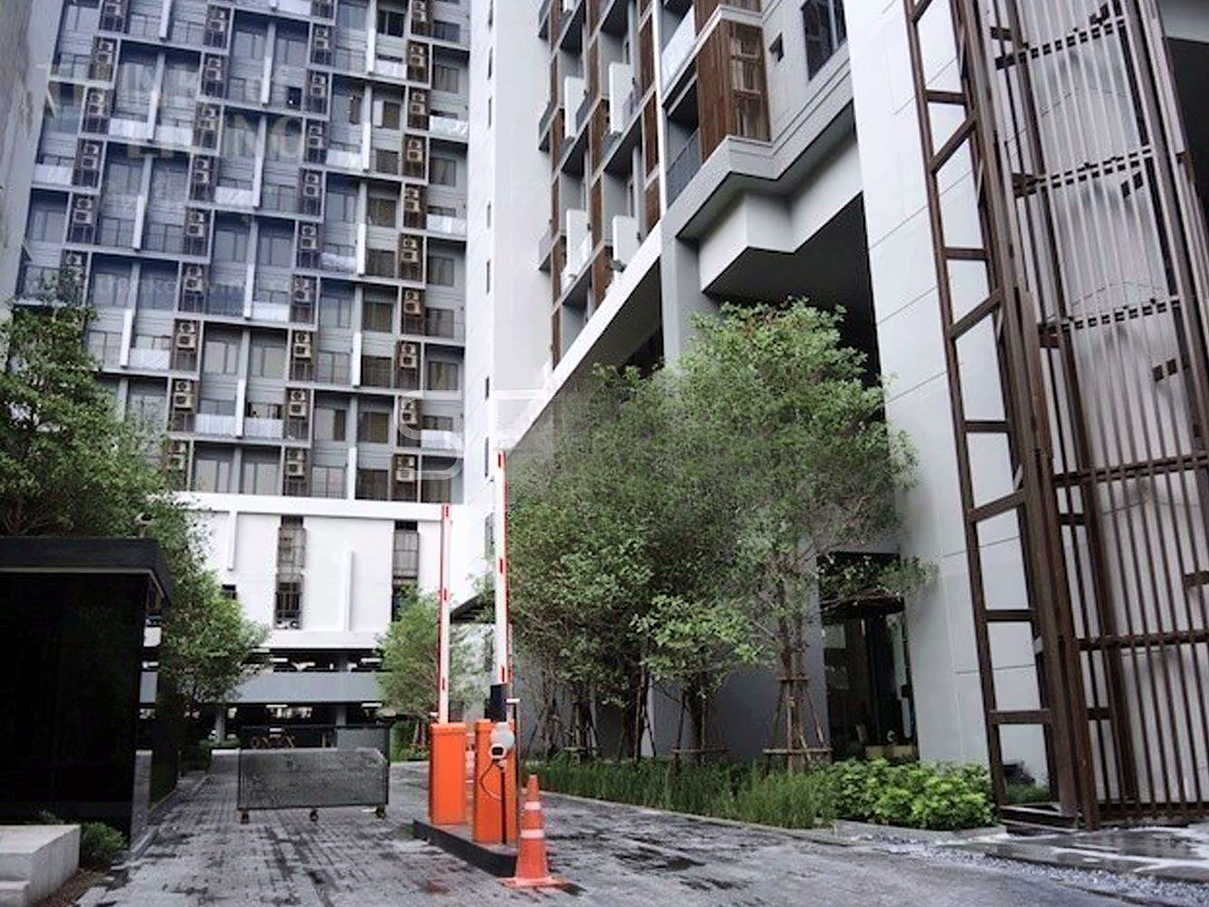 Exterior or project image for Onyx Phaholyothin in Bangkok